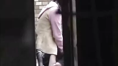 Приємна порно відео українське брюнетка миється і мастурбує шпаринку