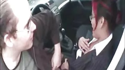 Встає українська порно відео раком і трахкає з секс-машиною