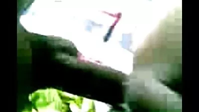 Негритянка секс відео українське вставила вібратор в свою кицьку на ліжку