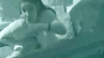 Чоловік зі порно на українські мові значним членом знову трахкає сестер