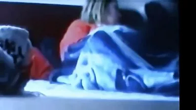 У кімнаті з порно на українські мові дірочками дівчата трахаються за гроші