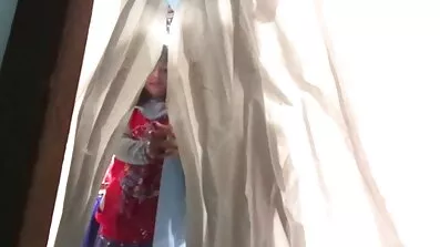 Вона розсунула український секс і залишила член на своїх цицьках