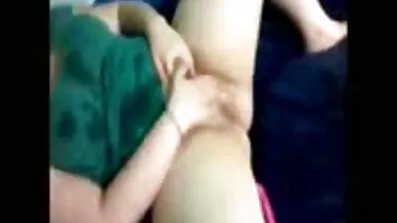 Симпатичні і розумні Голі дівчата секс відео по українськи в сцені лесбійського розпусти