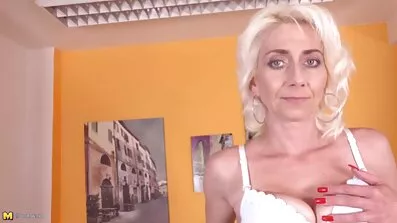 Два бісексуали та порно відео українське блондинка розважаються в робочий час